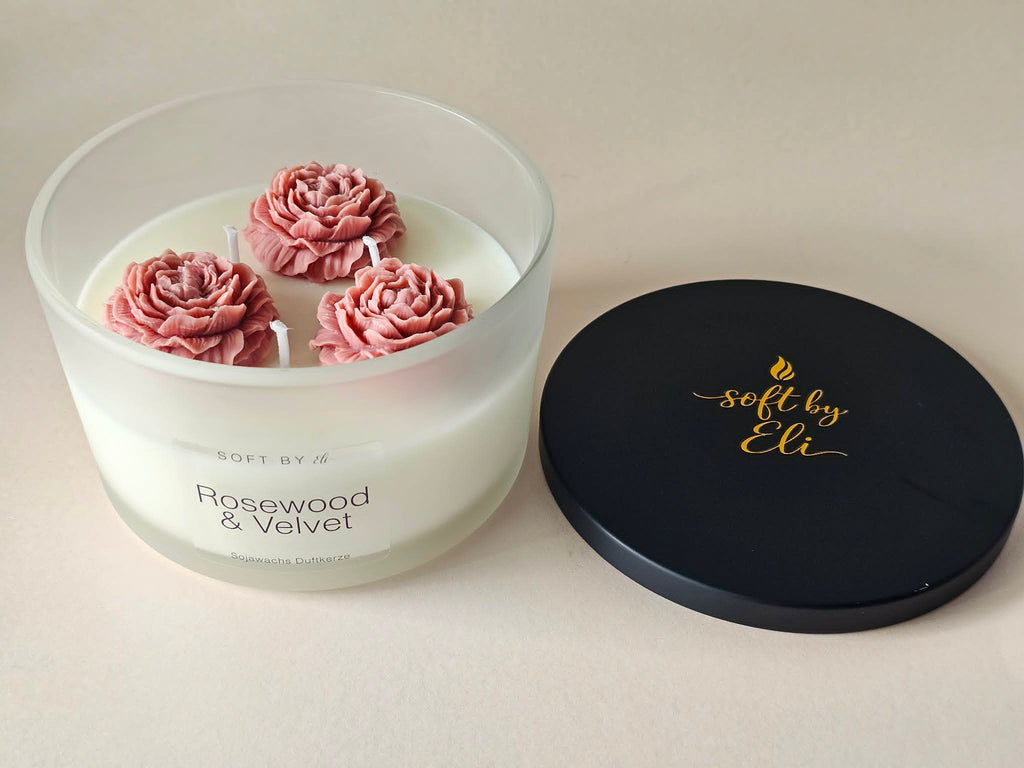 Vela Floral Premium em Cera de Soja – Rosewood & Velvet 400g