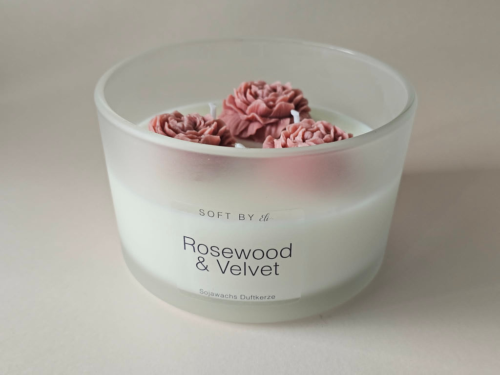 Vela Floral Premium em Cera de Soja – Rosewood & Velvet 400g