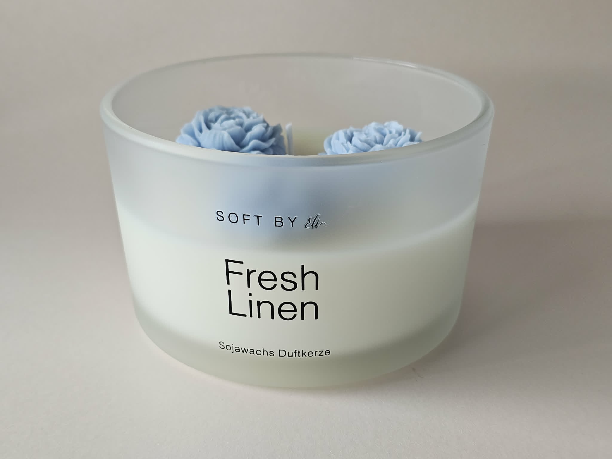 Vela Floral Premium em Cera de Soja – Fresh Linen 400g