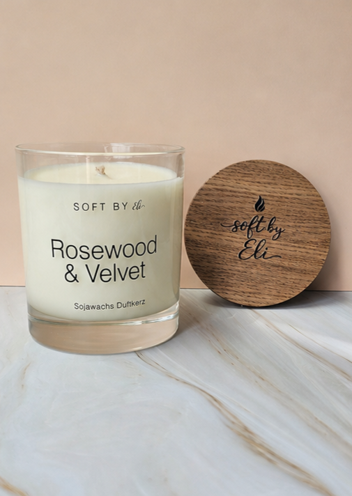 Rosewood & Velvet – Sojawachs Kerze mit Holzdeckel 220g